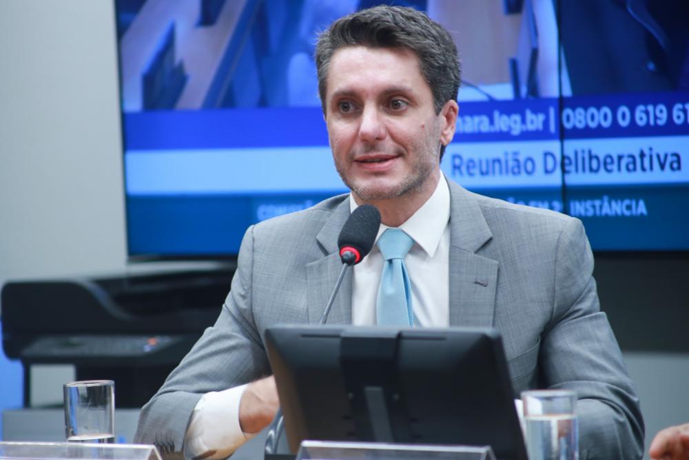Alex Manente defende alteração no rito das MPs, mas critica embate entre Lira e Pacheco: ‘Luta pelos poderes’
