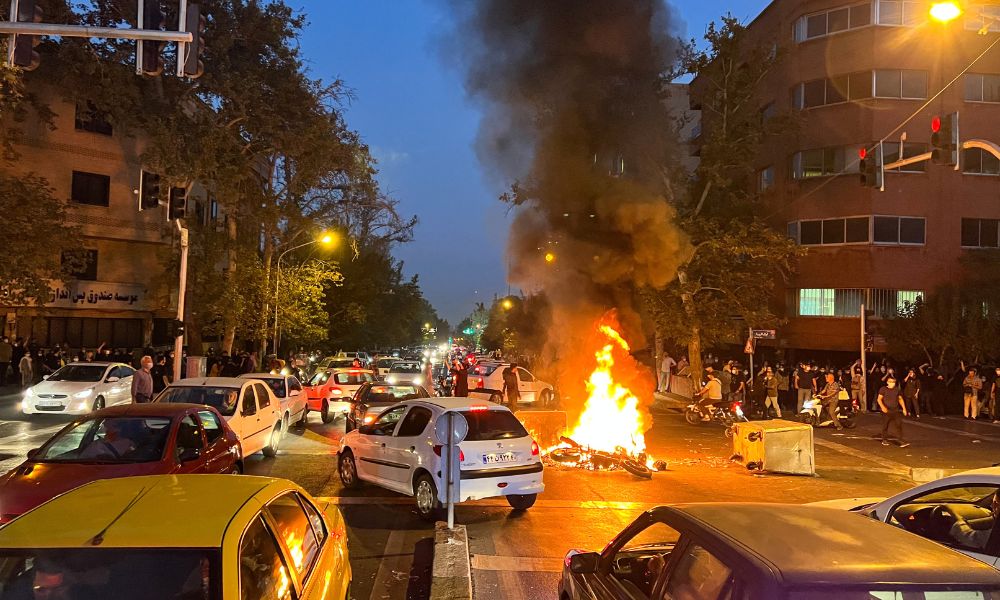Pelo menos oito pessoas morreram no Irã nos protestos por morte de mulher detida pela polícia da moral