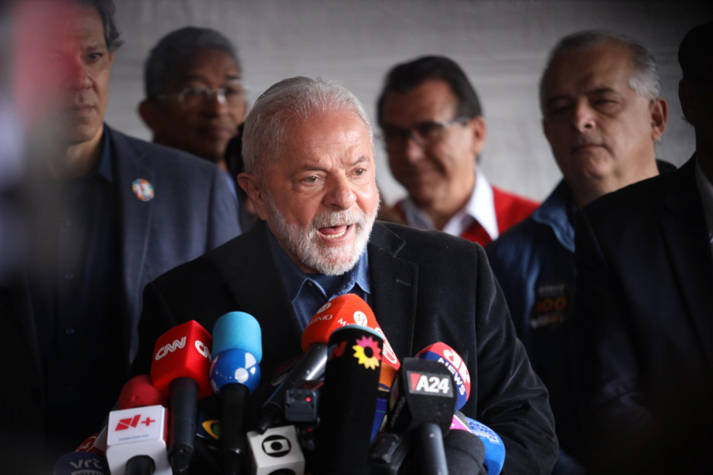 Lula vota em São Bernardo do Campo e faz apelo por pacificação: ‘Não queremos mais ódio’