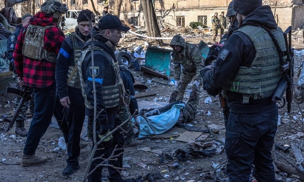 Em três semanas, mais de 220 pessoas já morreram em Kiev; 60 são civis
