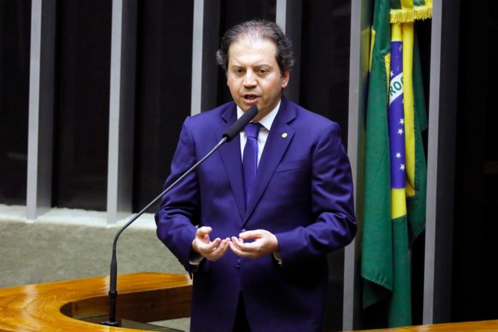 ‘Afastamento de Aécio não é sequer cogitado na bancada federal’, diz líder do PSDB
