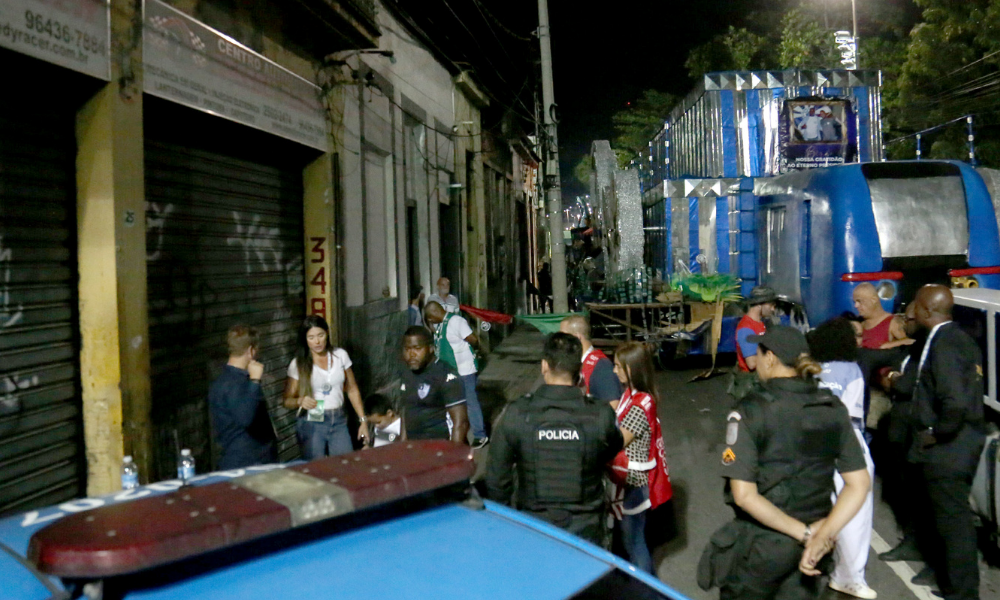 Polícia ouve diretor de escola de samba sobre acidente que matou menina de 11 anos na Sapucaí