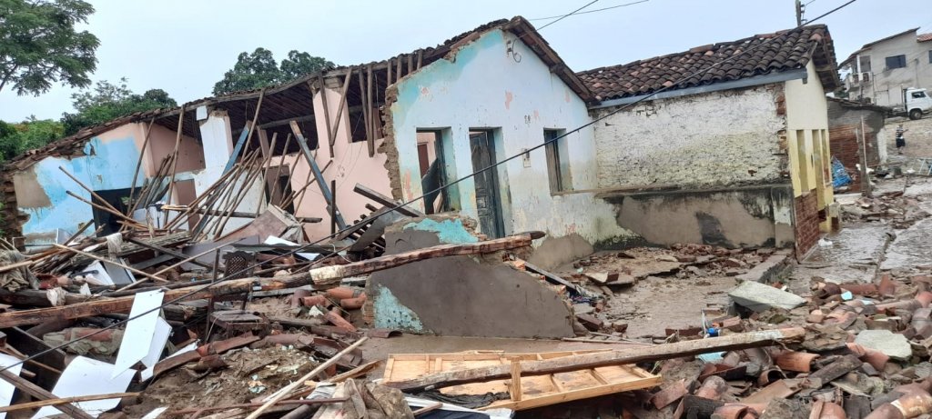 Sobe para 27 o número de mortos pelas chuvas na Bahia