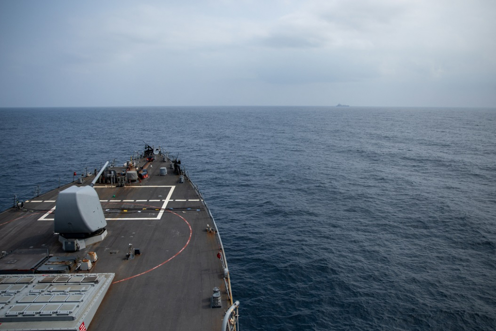 Exército dos EUA derrubam míssil disparado no Iêmen contra navio americano