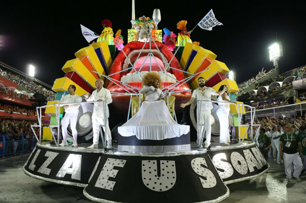 Veja onde assistir aos desfiles das escolas de samba nos carnavais de São Paulo e do Rio de Janeiro