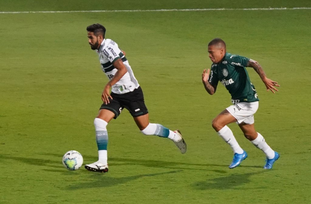 Com time misto, Palmeiras perde do rebaixado Coritiba por 1 a 0