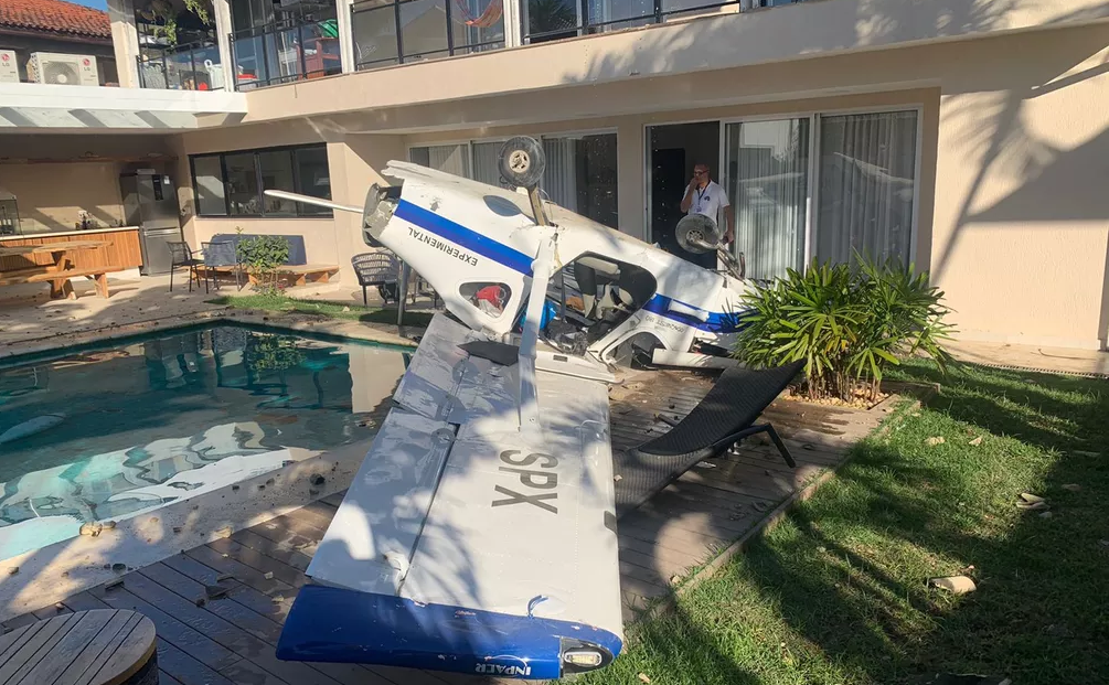 Aeronave cai em condomínio na Barra da Tijuca e deixa dois feridos