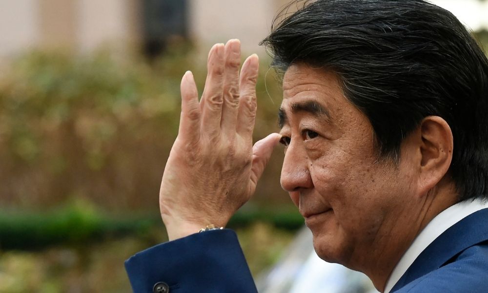 Suspeito de assassinar ex-premiê japonês é indiciado