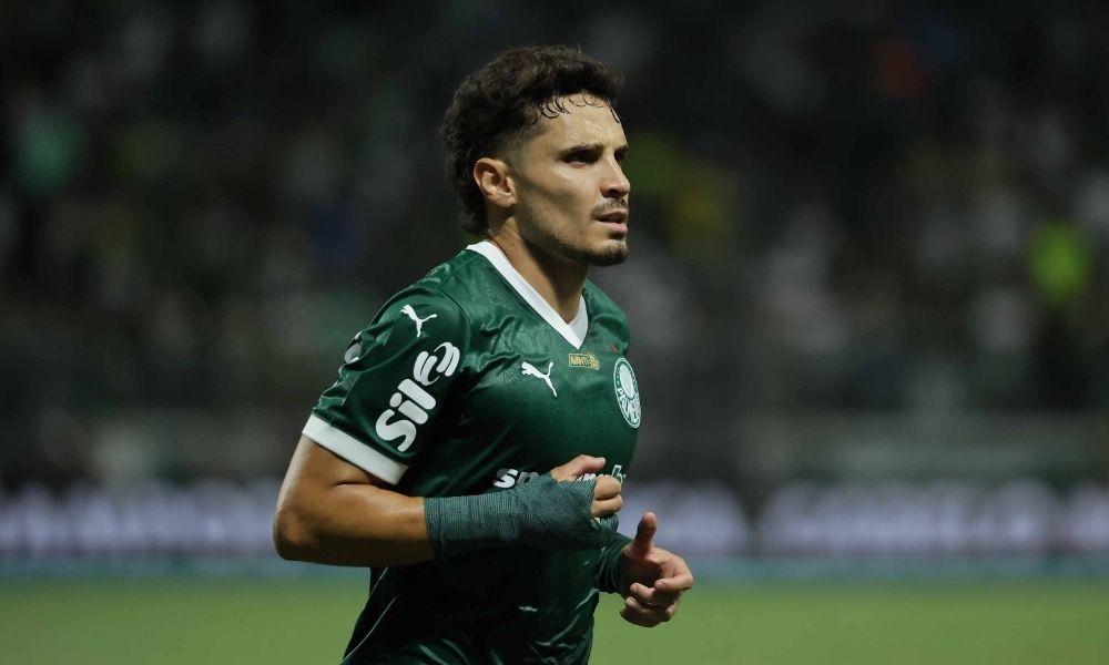 Raphael Veiga aceita proposta de time mexicano e está perto de deixar o Palmeiras