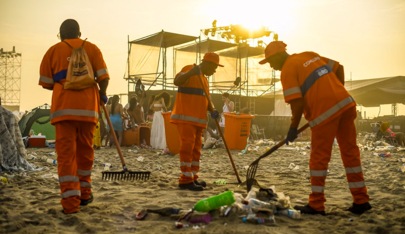 Comlurb recolhe 1.250 toneladas de lixo das praias do Rio no réveillon