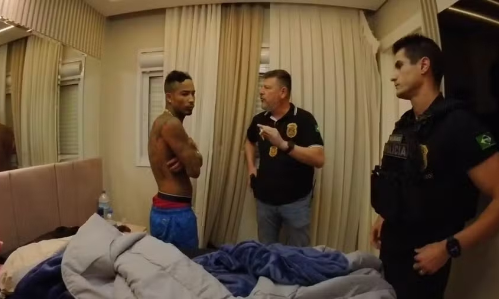 Influenciador Gato Preto é indiciado por quatro crimes por acidente com Porsche em SP