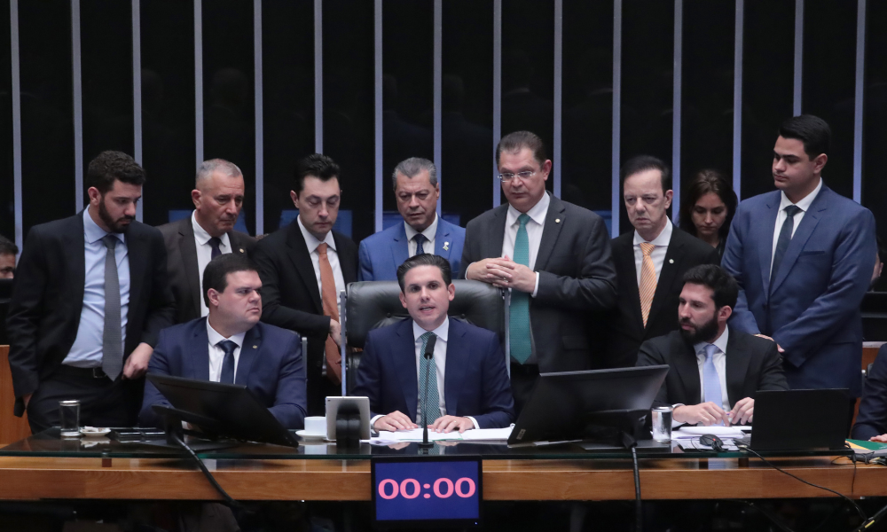 Oposição pressiona Congresso para derrubar veto presidencial à Lei da Dosimetria