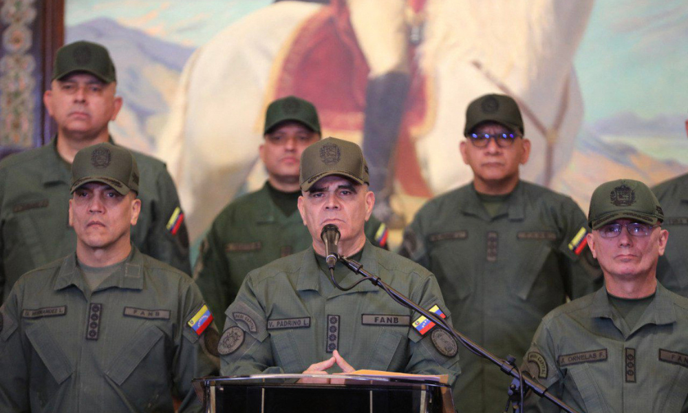 Forças Armadas pedem que Venezuela ‘retome suas atividades’ após captura de Maduro