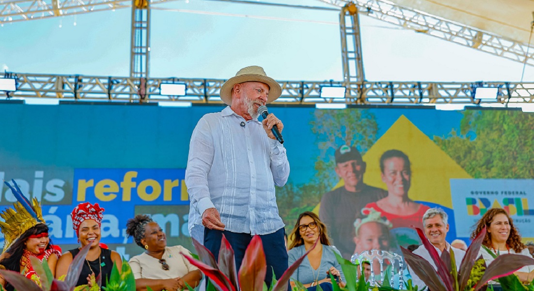 Lula diz que Congresso precisa de mais membros do MST