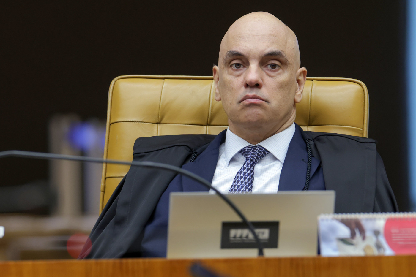 Moraes solicita laudo da perícia médica da PF para analisar pedido da prisão domiciliar de Bolsonaro