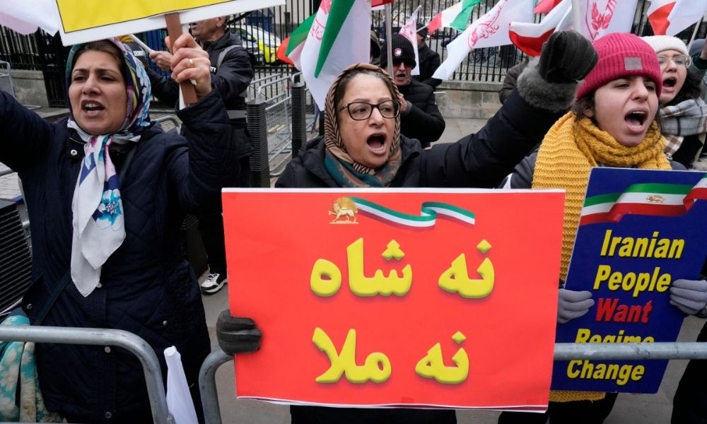 Maiores protestos no Irã desde 2022 recebe apoio de Trump e já deixaram ao menos 192 mortos 