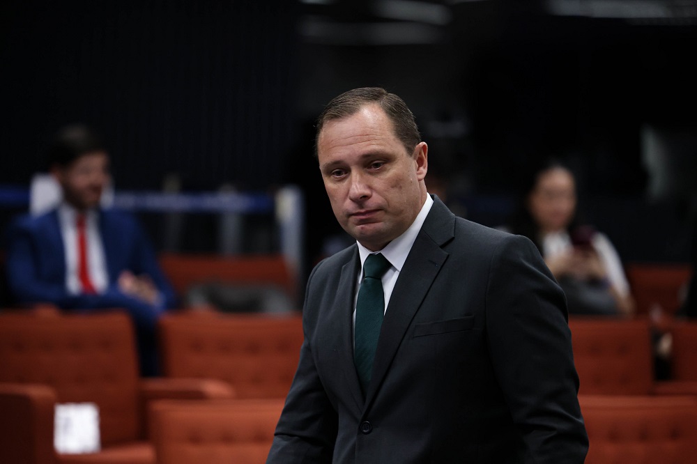 Mauro Cid passa para reserva remunerada após autorização do Exército