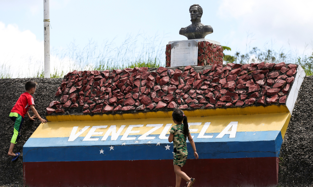 Sanções dos EUA contribuíram para colapso econômico na Venezuela, dizem especialistas 
