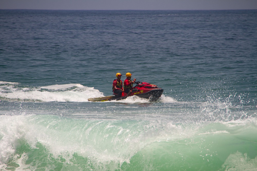 Mais de mil pessoas foram resgatadas em praias do Rio durante virada
