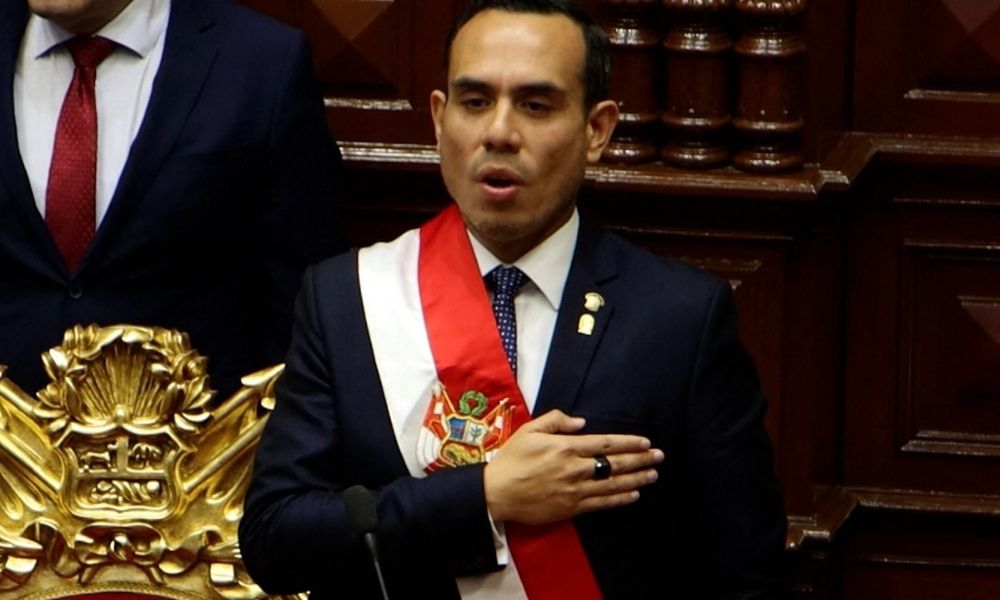 Congresso do Peru decide destituir o presidente interino José Jerí