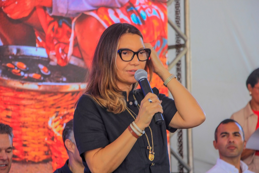 Na Coreia do Sul, Janja recebe presente do grupo de k-pop BTS: ‘Amo você’