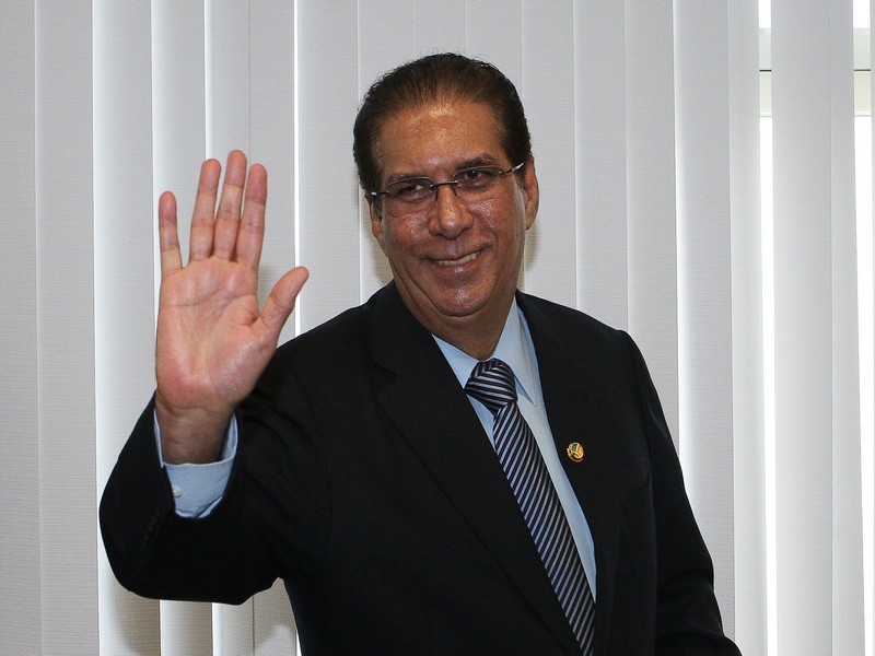 Jader Barbalho recebe alta após 4 dias internado