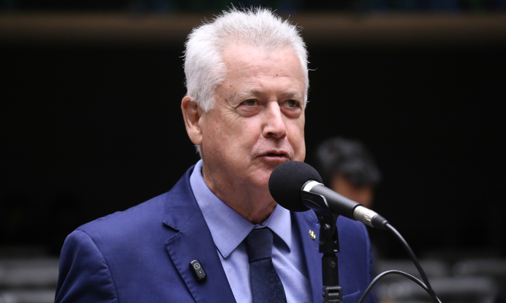 Deputado protocola pedido de CPI do Banco Master