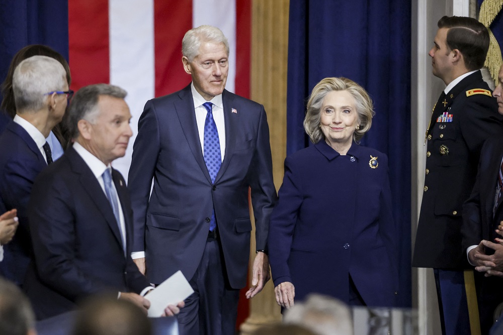 Bill e Hillary Clinton vão prestar depoimento no Congresso sobre caso Epstein