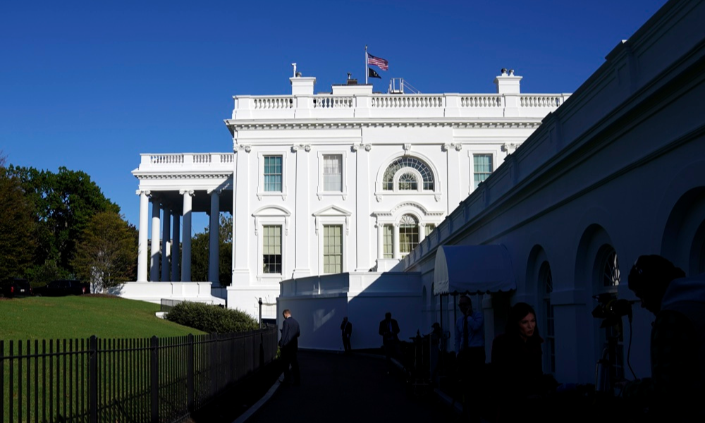 PIB dos EUA fecha 2025 em 2,2% após forte desaceleração