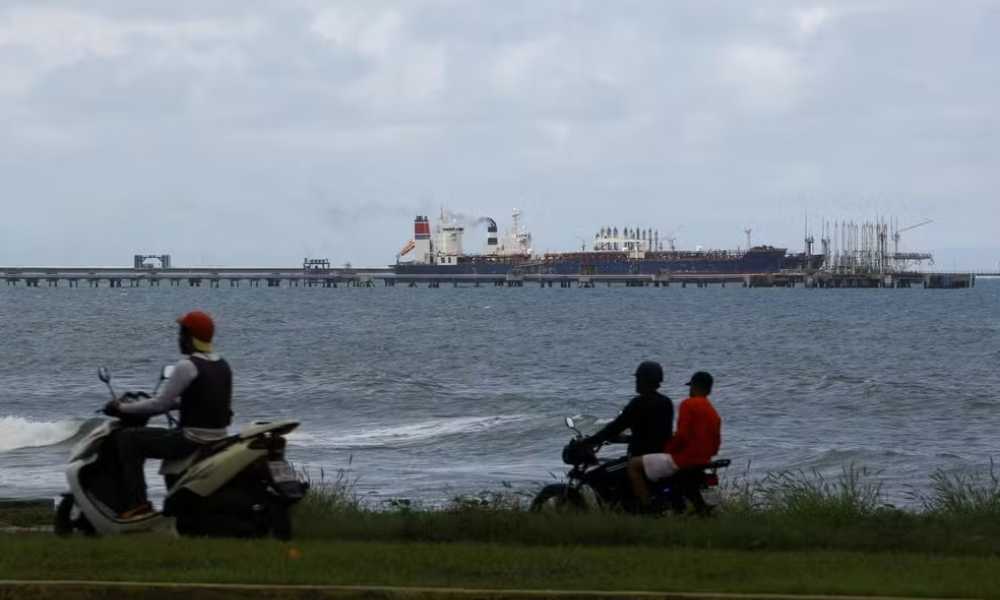 EUA abordam navio petroleiro ligado à Venezuela no Oceano Índico