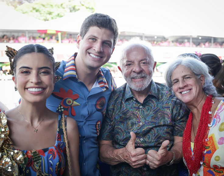 Lula acompanha desfile no Recife ao lado de João Campos e Raquel Lyra