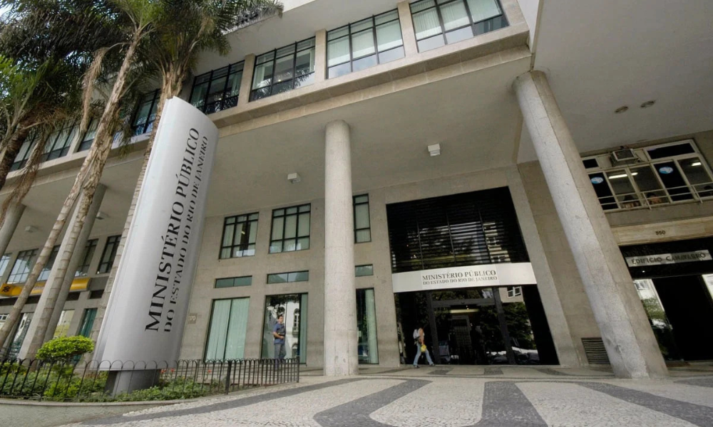 Incêndio atinge sede do Ministério Público no Rio de Janeiro