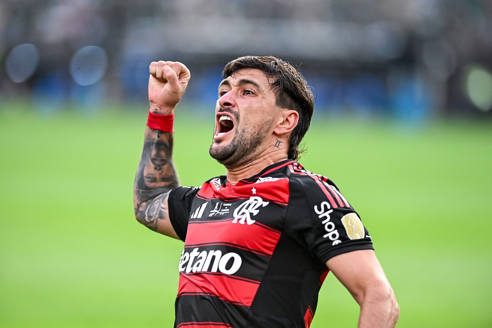 Flamengo faz 2 a 1 no Botafogo e vai à semifinal do Carioca