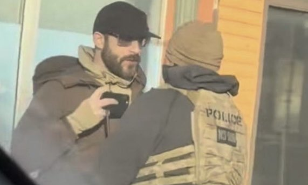 Dois agentes do ICE são identificados como responsáveis pela morte de Alex Prett