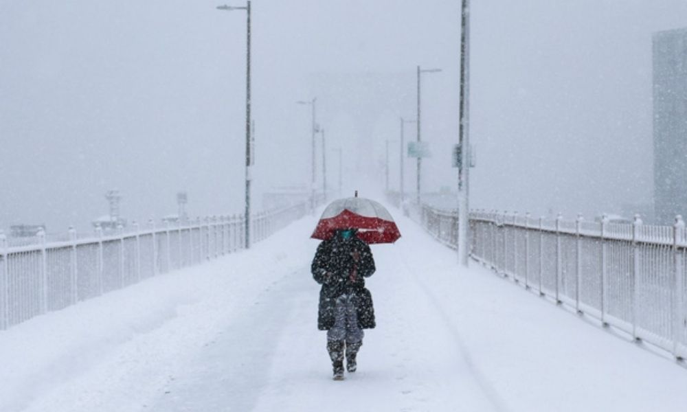 Nevasca nos EUA afeta mais de 40 milhões, provoca rajadas de vento de 90 km/h e cortes de energia
