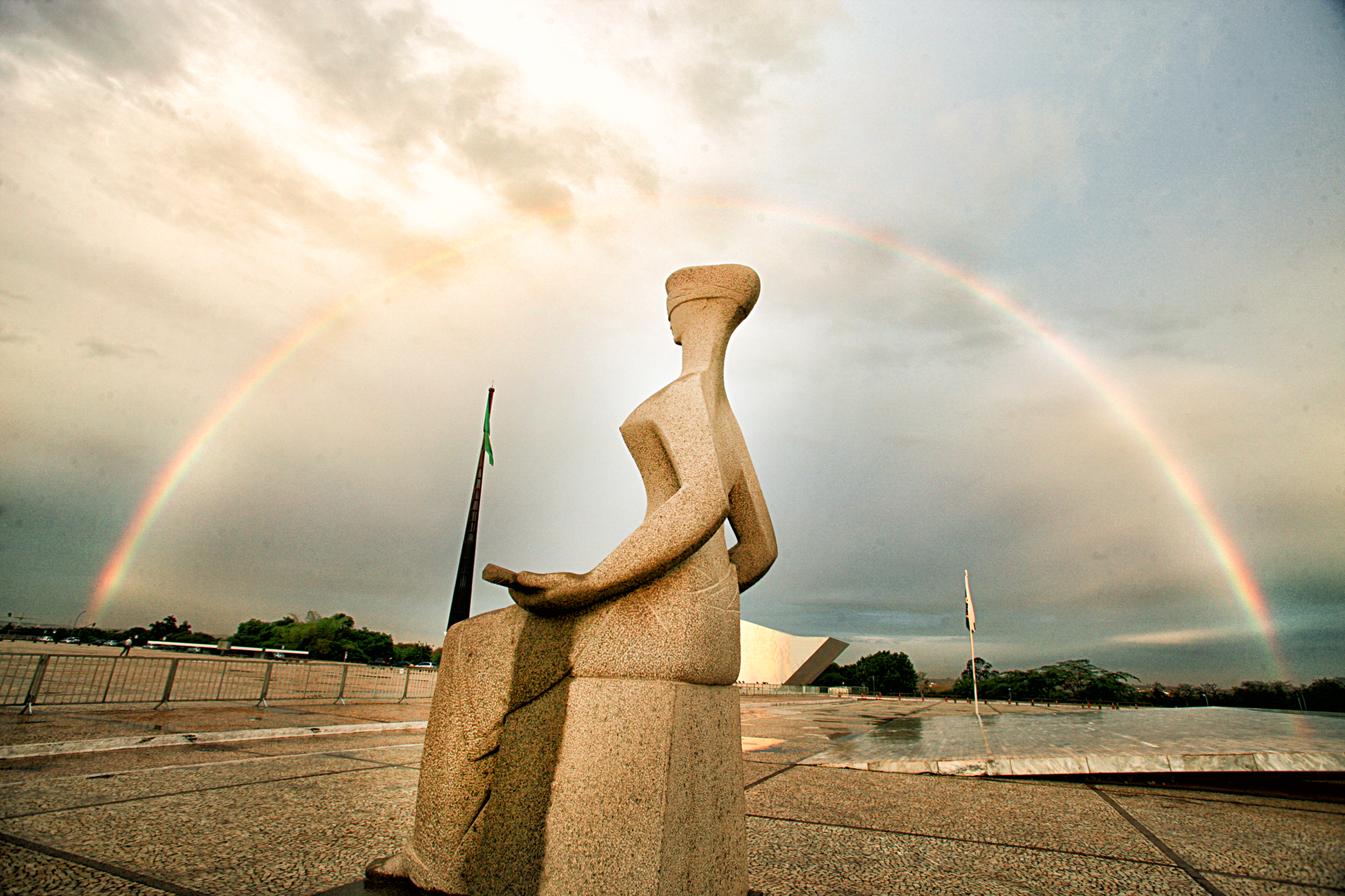 Desembargadores afastados suspeitos de crime já receberam R$ 627 mil