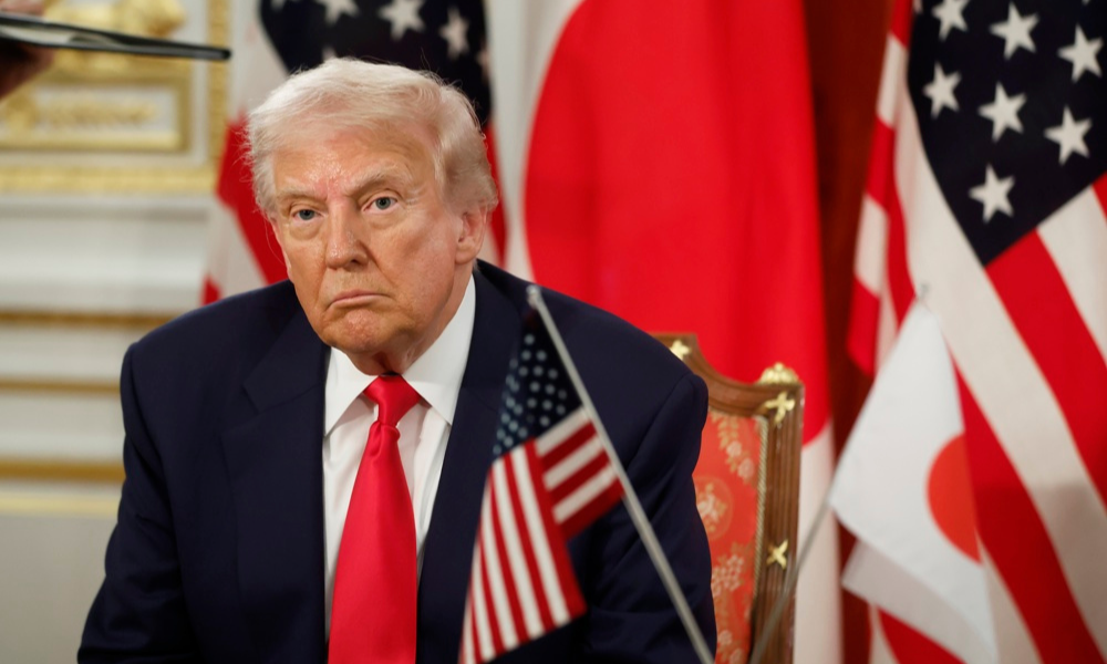 Trump impõe tarifa extra de 25% a países que negociam com o Irã