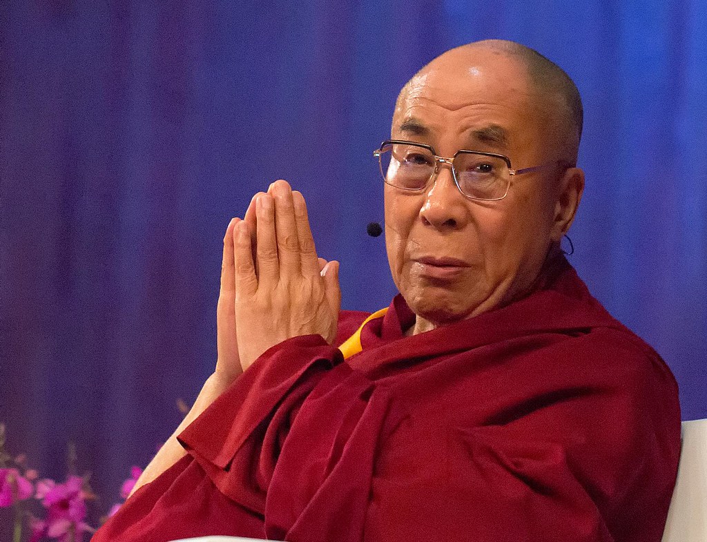 Dalai Lama nega associação com Epstein após divulgação de arquivos nos EUA