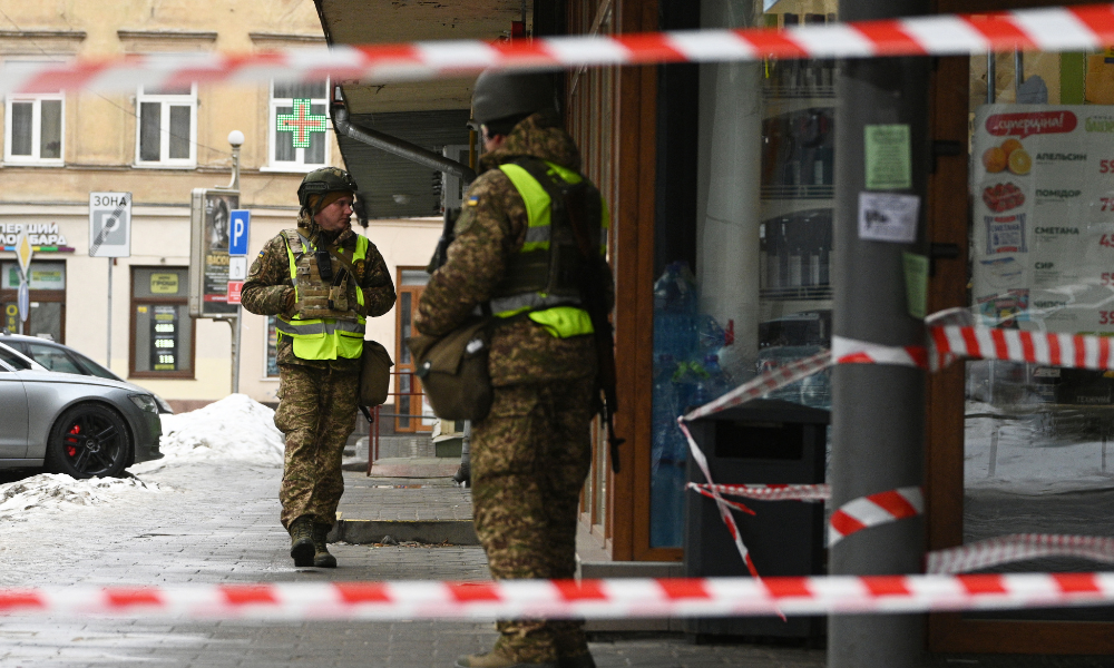 Kiev é alvo de novo ataque às vésperas de quatro anos da invasão da Rússia