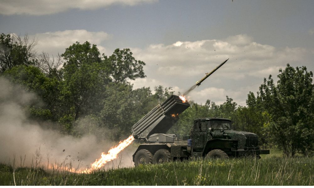 Quatro anos de guerra na Ucrânia: há perspectivas para o fim do conflito?