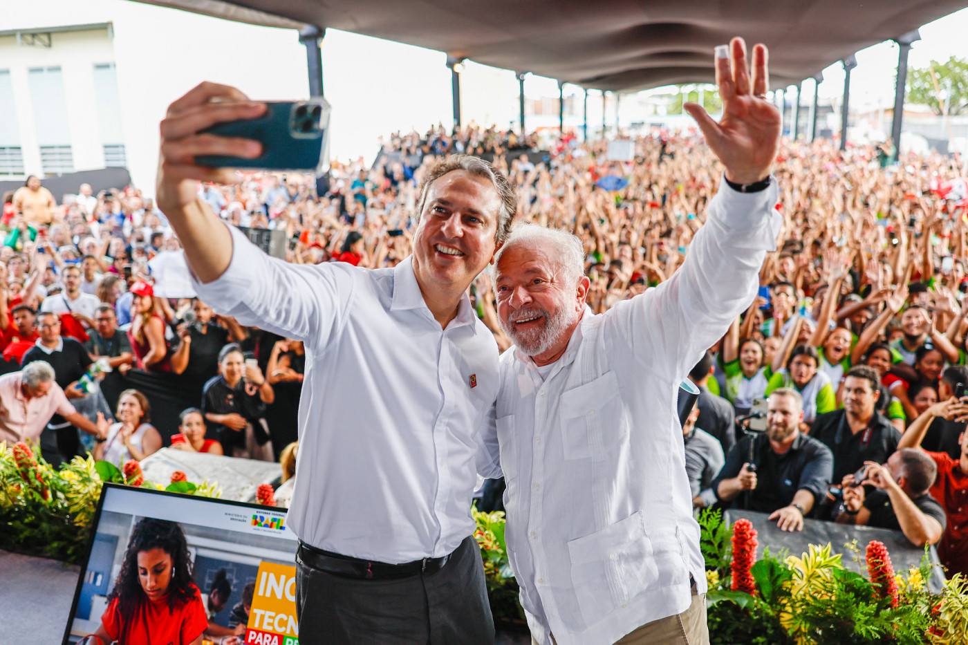 Lula anuncia saída de Camilo Santana do Ministério da Educação