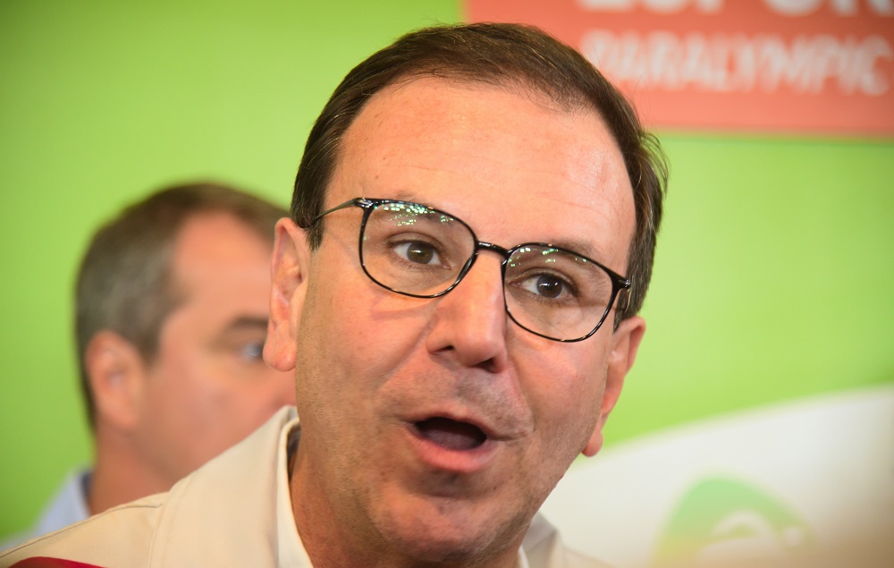 Após deixar prefeitura, Paes critica Castro por renunciar como governador do RJ