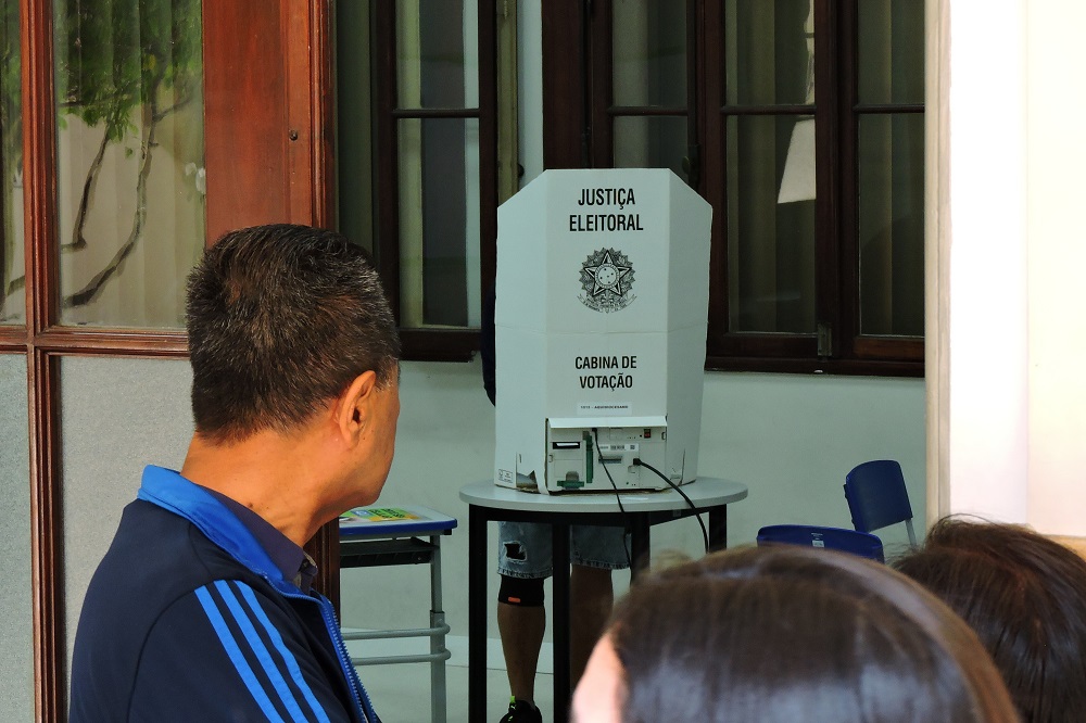 Estrutura administrativa do local de votação e mecanismos de consulta