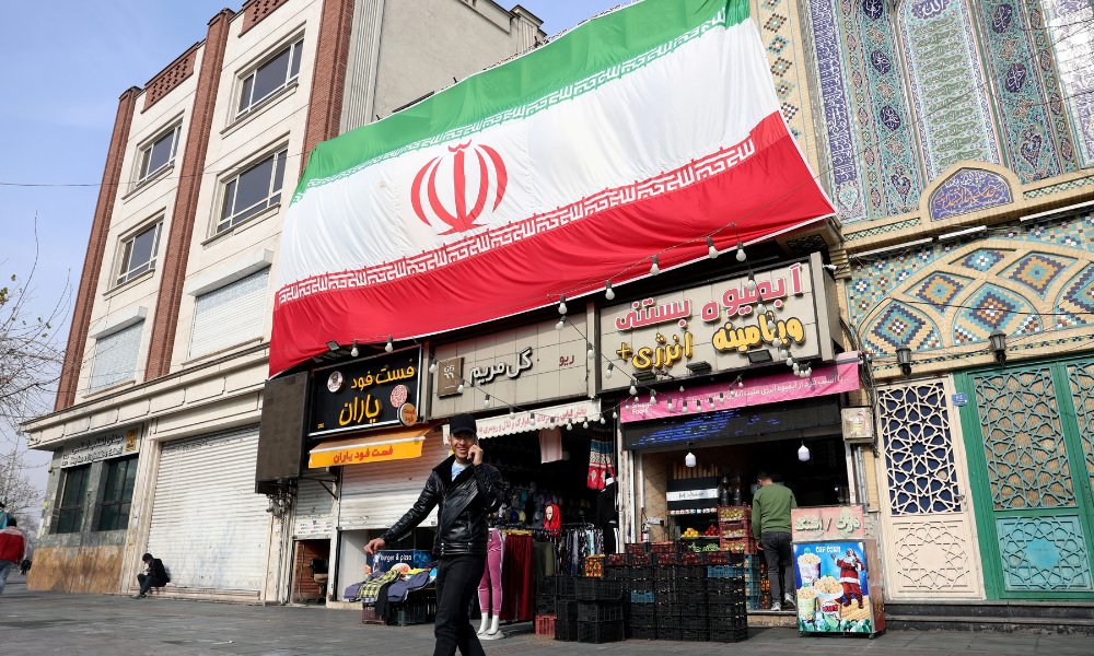 Irã promete continuar atacando vizinhos que ‘ajudam seus inimigos’