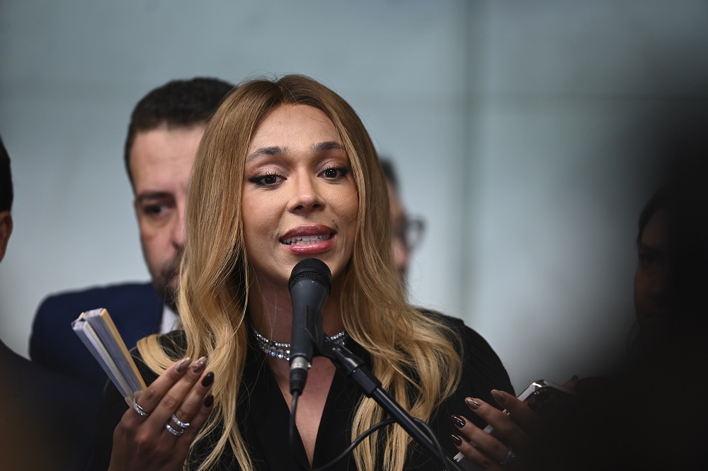 Erika Hilton entra com pedido de ação para processar Ratinho por transfobia