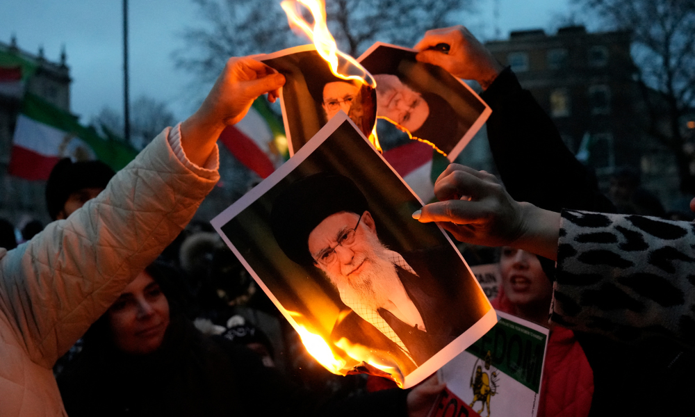 Quem era Ali Khamenei, líder supremo do Irã morto após ataques dos EUA e de Israel