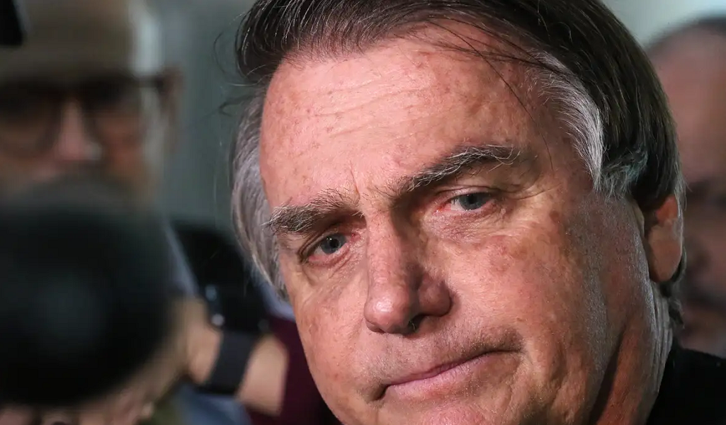 Imprensa internacional repercute prisão domiciliar de Bolsonaro