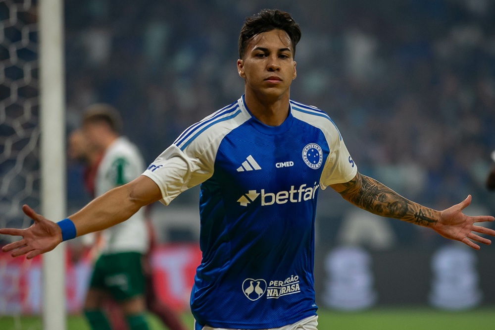 Kaio Jorge marca e Cruzeiro impede hepta inédito do Atlético-MG no Mineiro