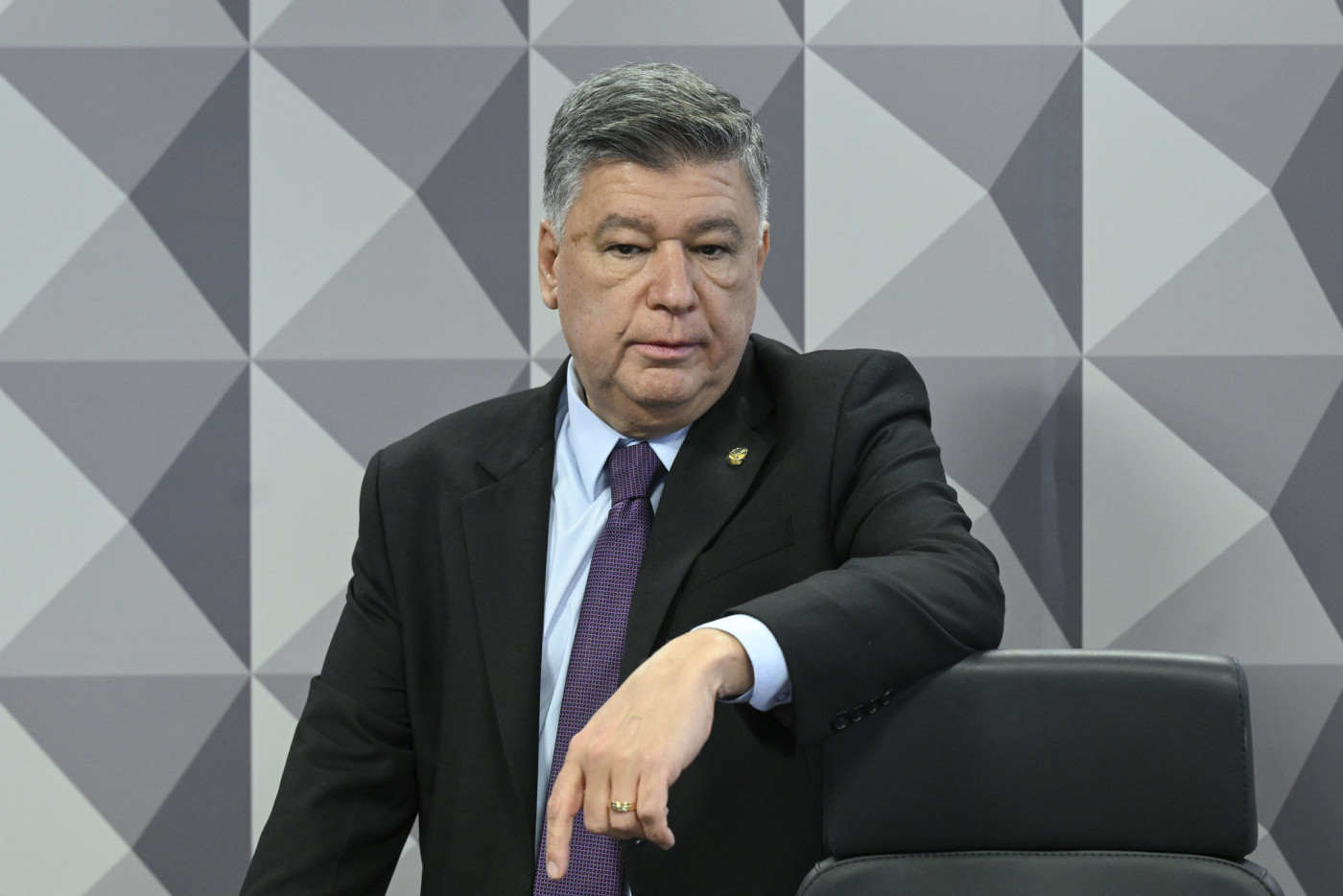 Carlos Viana se diz ‘indignado’ com decisão de Dino sobre Lulinha: ‘Profunda preocupação’