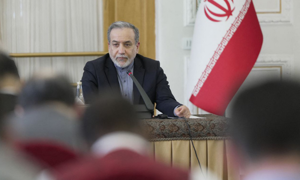 Trump não deve escolher próximo líder do Irã, diz chanceler